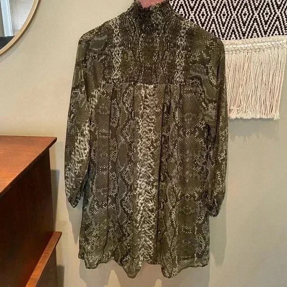 H&M OLIVE GREEN SNAKE PRINT TURTLE NECK DRESS 2 - Picture 1 of 3